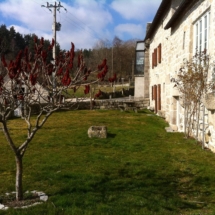 Découvrez le gîte chez Léa, séjour apaisant au coeur de la nature en Lozère, Javols. Séjourner dans votre gîte de Lozère à Javols