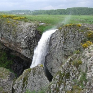 Séjournez au gite chez Léa à Javols et découvrez la cascade du Déroc en Lozère